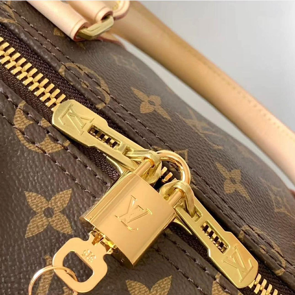 L.O.U.I.S. V.u.i.t.t.o.n. Large Duffel 55 - MODEGAA