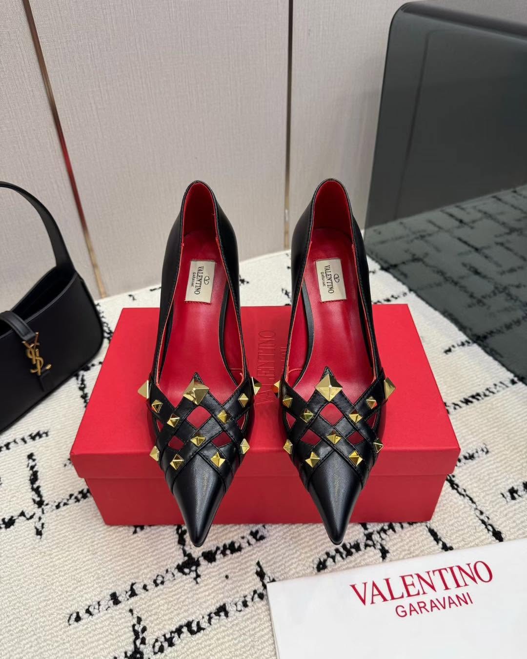 *VALENT!NO#Black#Pumps Gold - MODEGAA