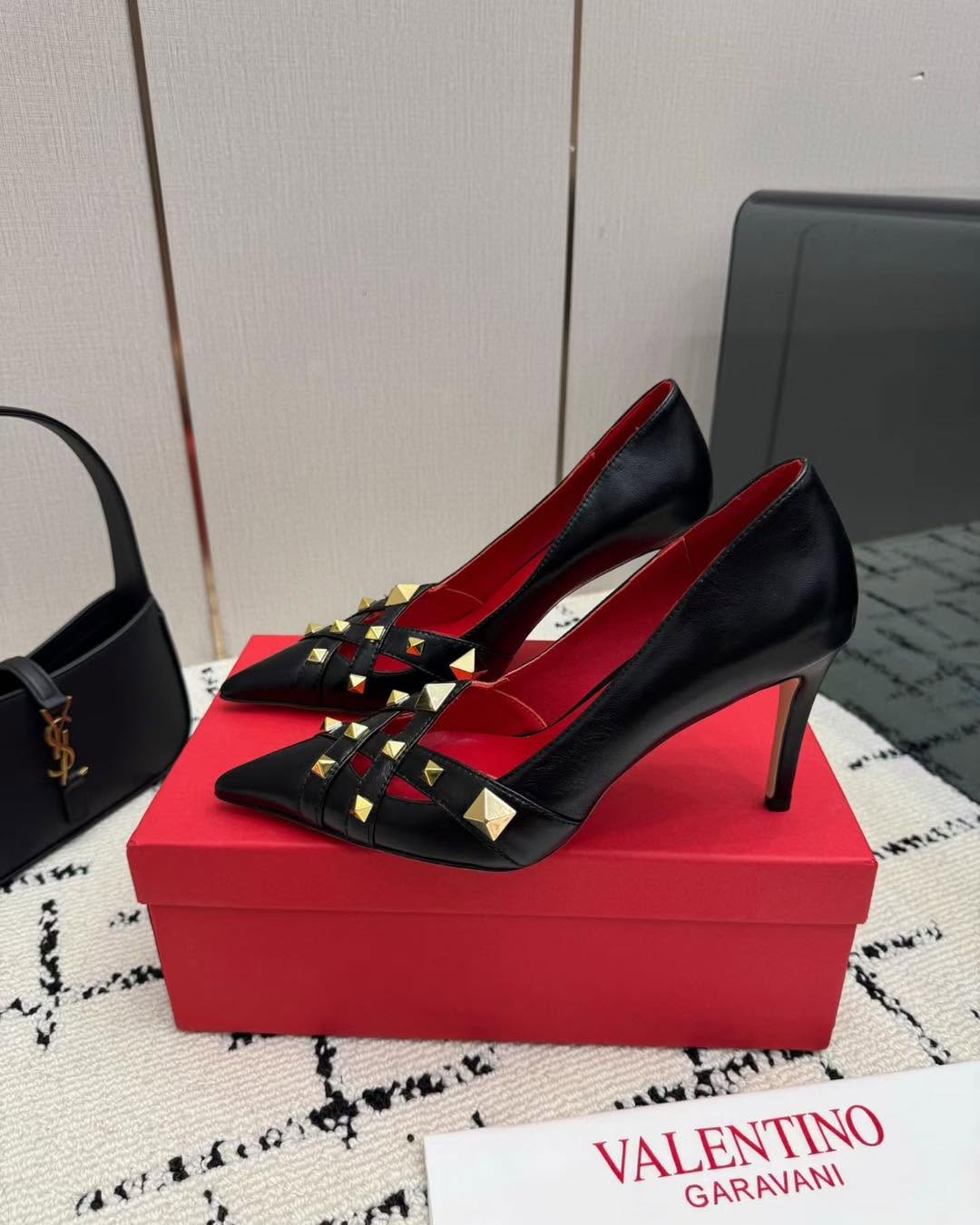 *VALENT!NO#Black#Pumps Gold - MODEGAA