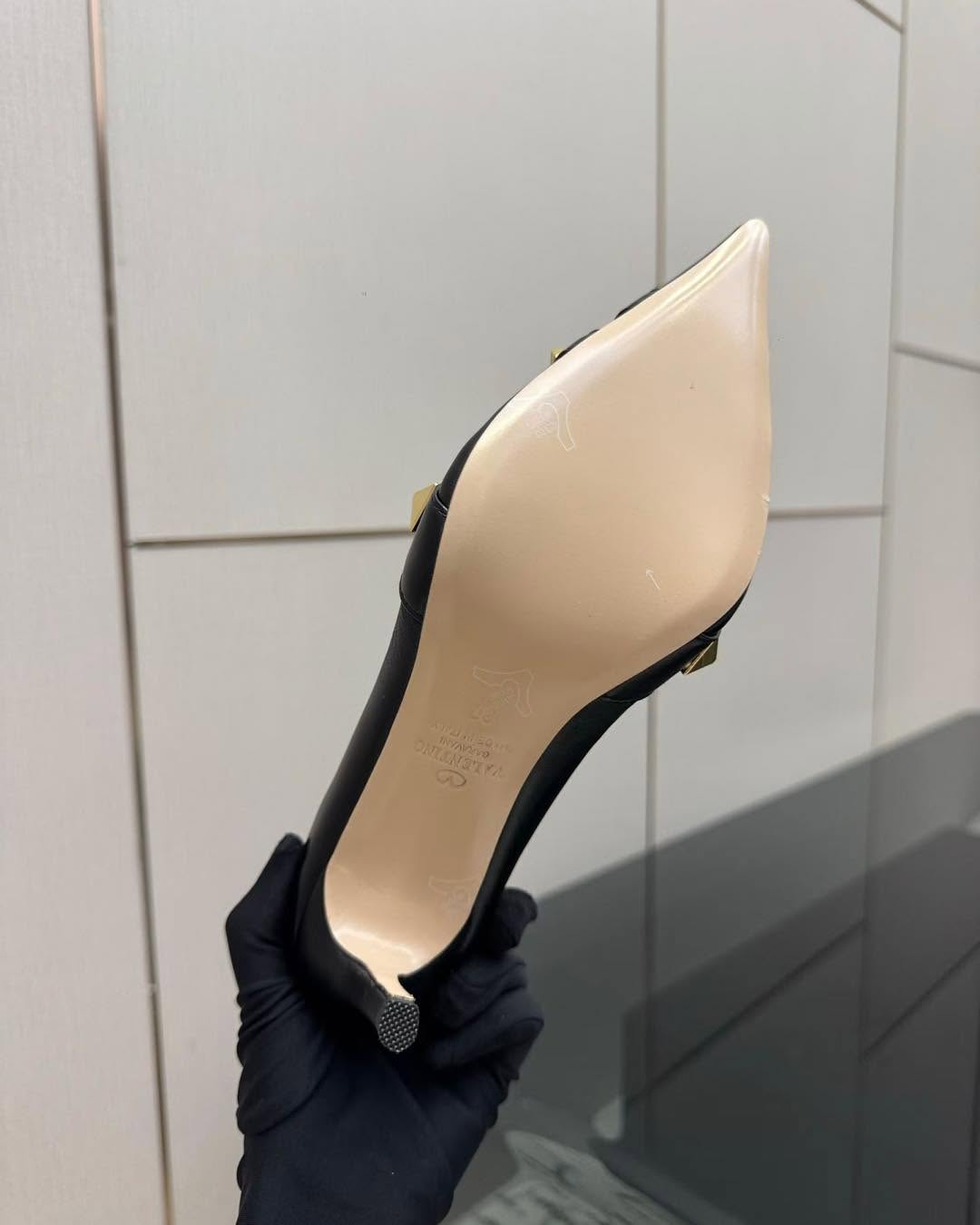 *VALENT!NO#Black#Pumps Gold - MODEGAA